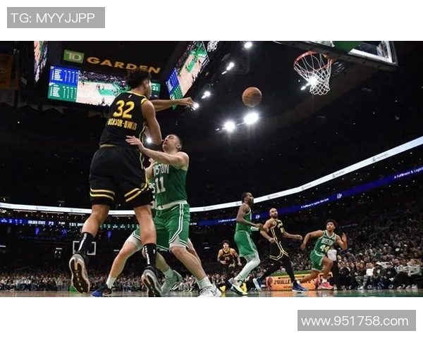 NBA魔术队与凯尔特人队激战正酣谁能在这场对决中笑到最后 NBA魔术队与凯尔特人队激战正酣谁能在这场对决中笑到最后